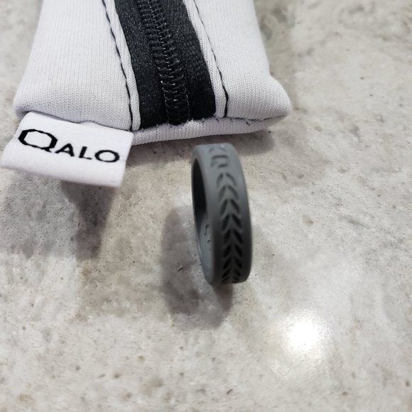 QALO Women's Grey Silicone Band, Size 7 - Picture 2 of 6